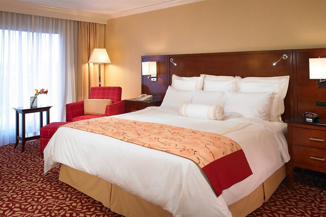 Delta Hotels By Marriott Indianapolis East Экстерьер фото