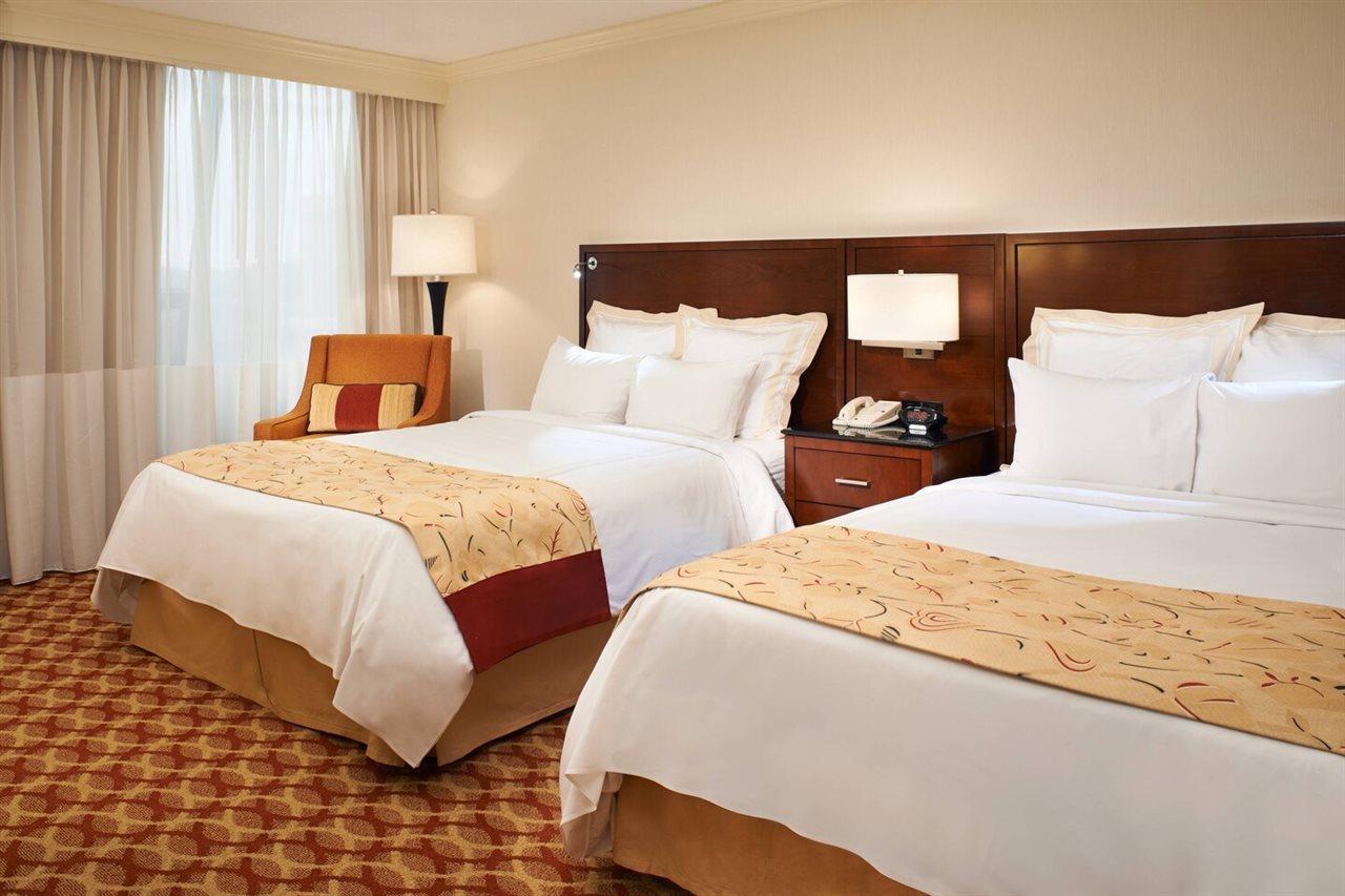 Delta Hotels By Marriott Indianapolis East Экстерьер фото