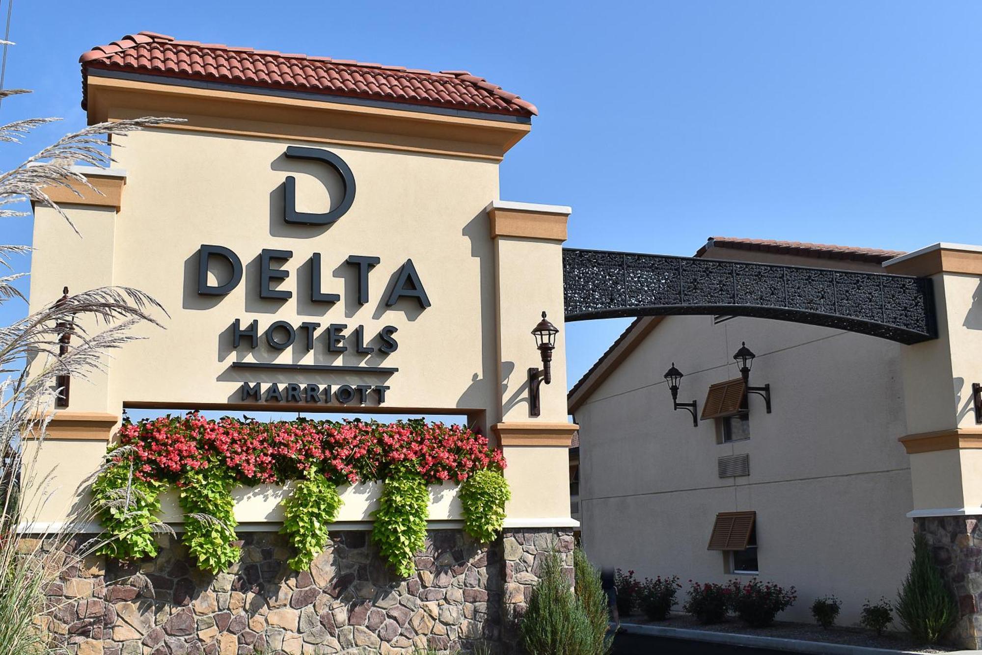 Delta Hotels By Marriott Indianapolis East Экстерьер фото