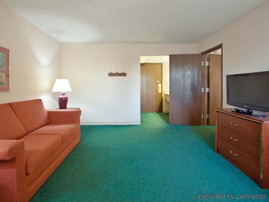 Delta Hotels By Marriott Indianapolis East Экстерьер фото