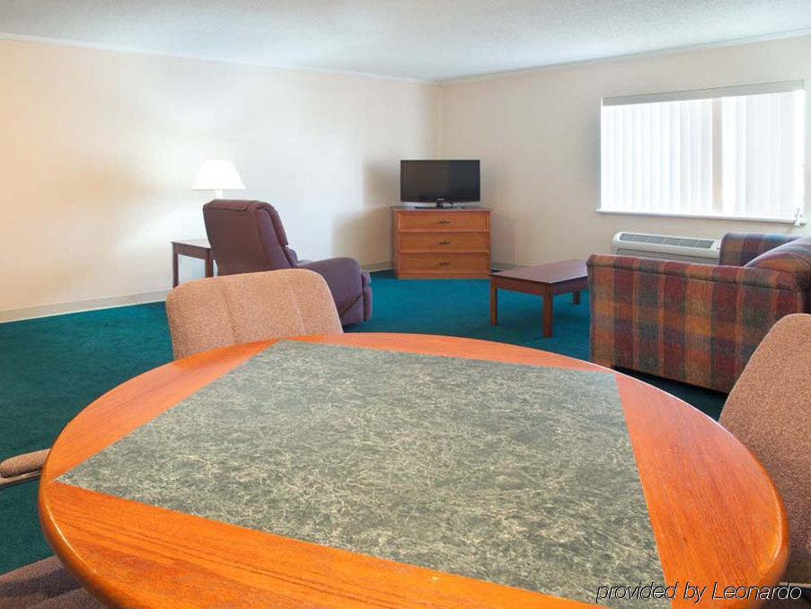Delta Hotels By Marriott Indianapolis East Экстерьер фото